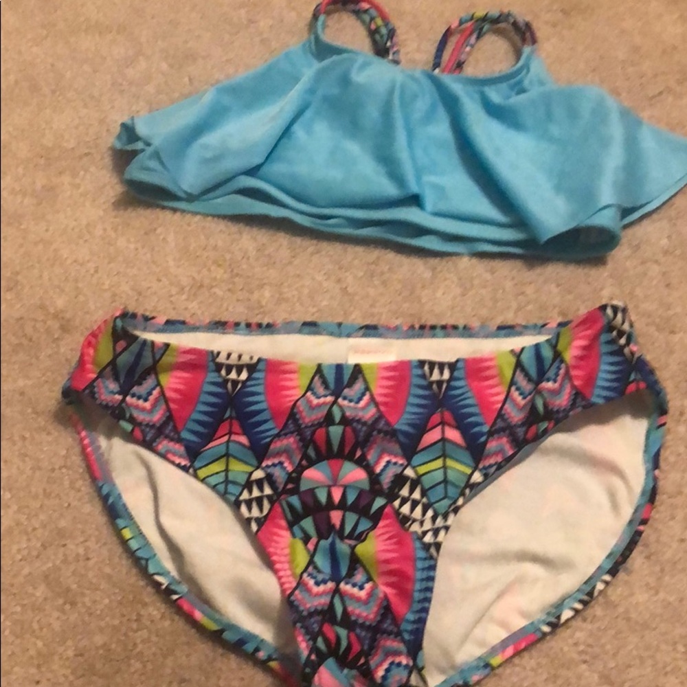 And xhilaration girls swimsuit